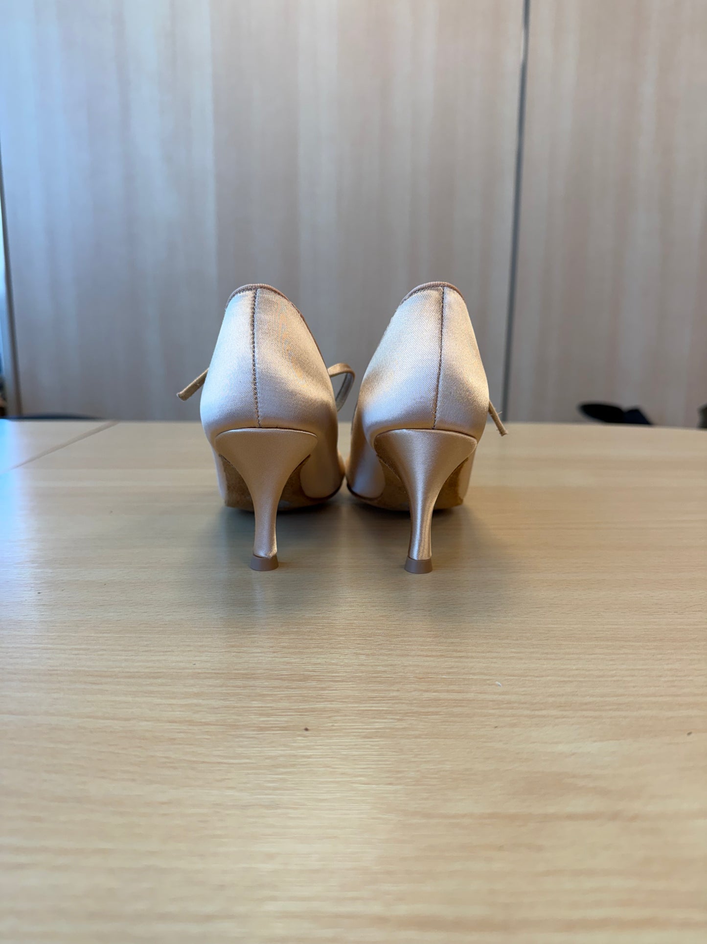 ICS RoundToe SingleStrap - Peach Satin - Size 5.5 - Narrow