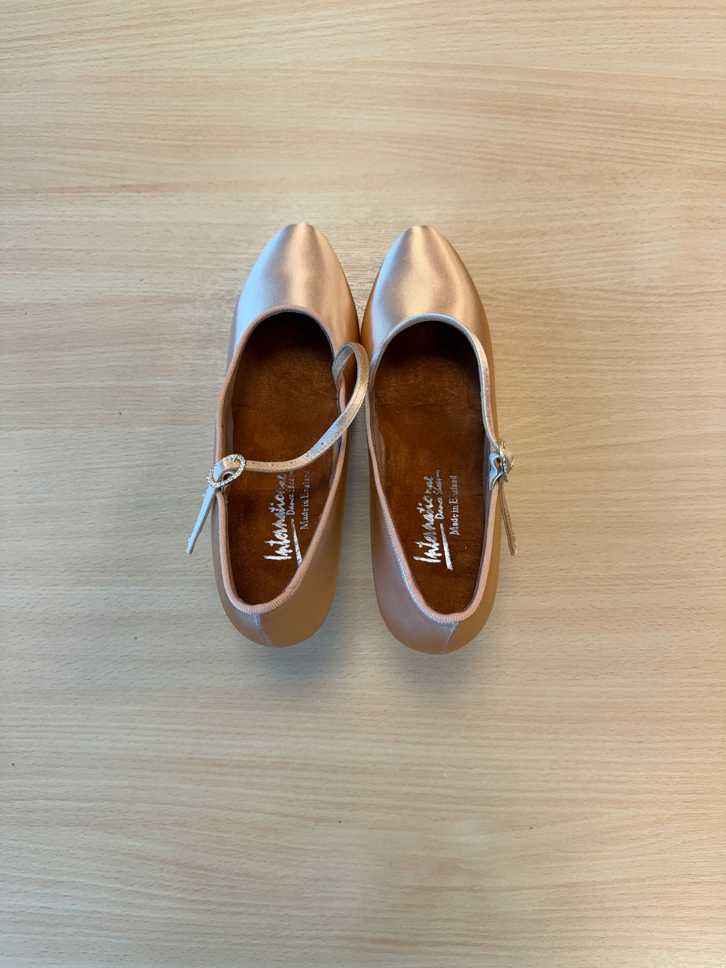 ICS RoundToe SingleStrap - Peach Satin - Size 5.5 - Narrow