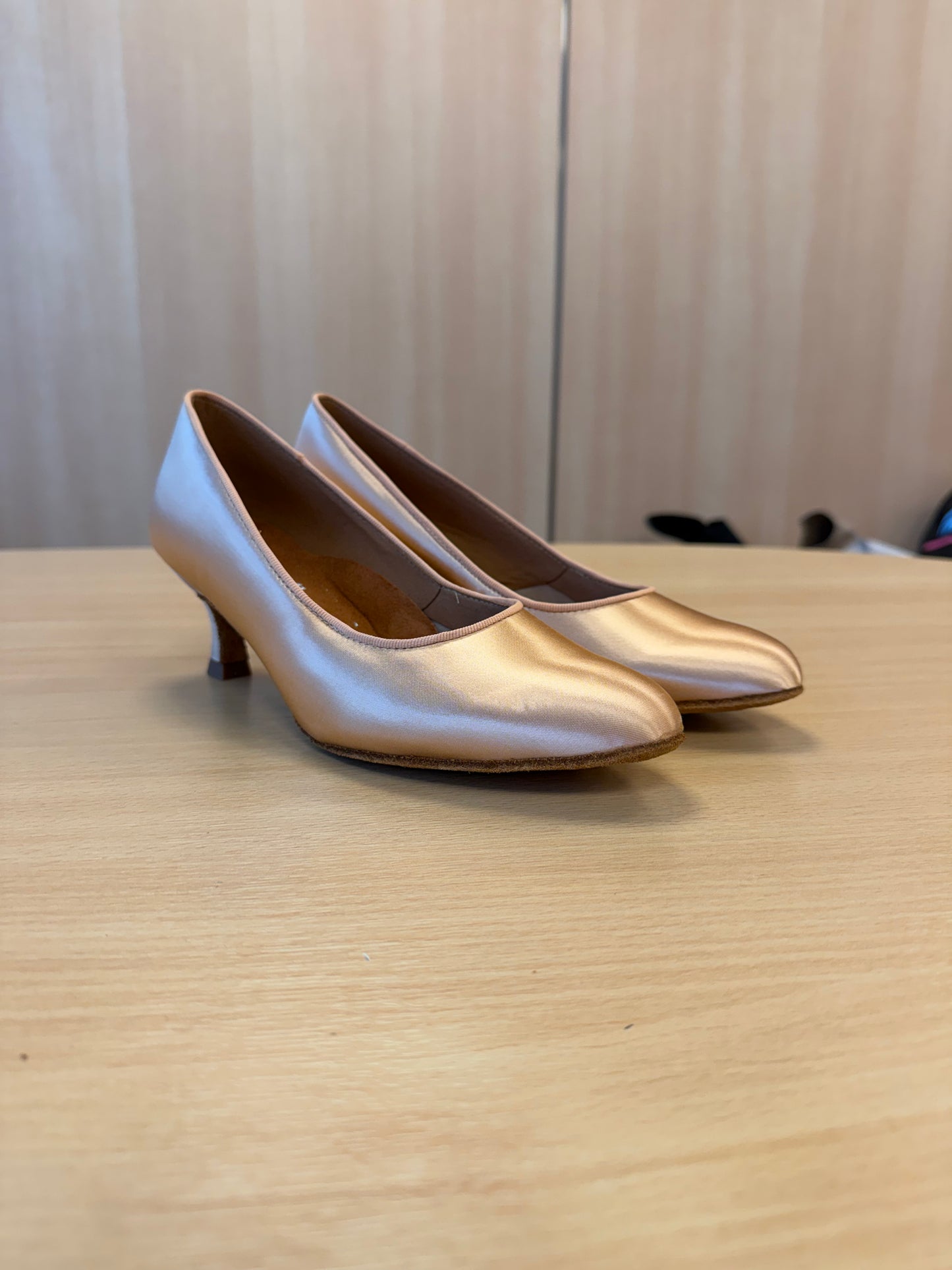 ICS RoundToe - Peach Satin - Size 6 - Regular