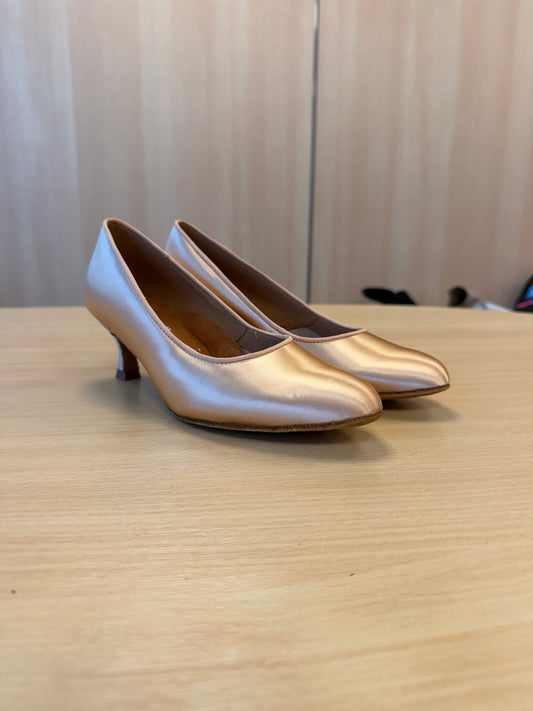 ICS RoundToe - Peach Satin - Size 6 - Regular