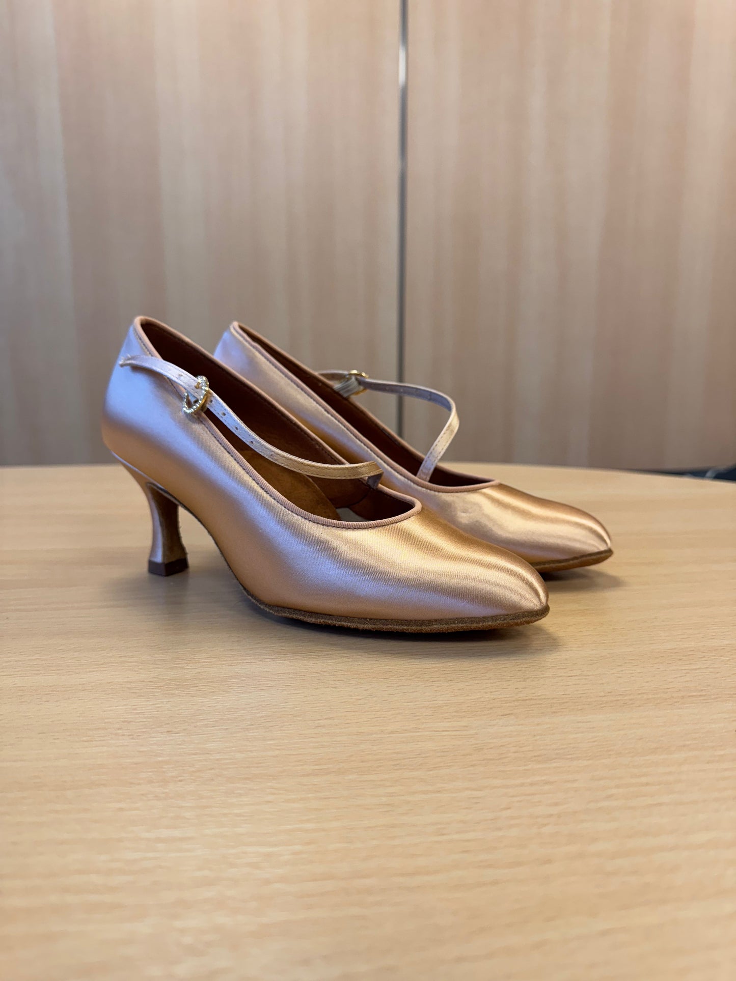 ICS RoundToe SingleStrap - Peach Satin - Size 5.5 - Regular