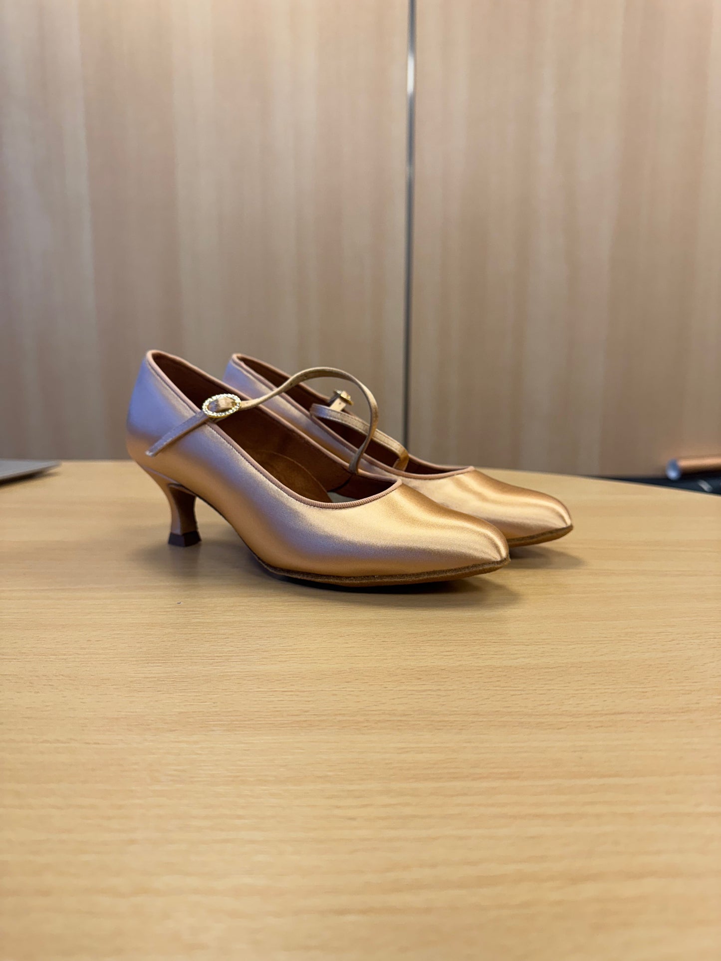 ICS RoundToe SingleStrap - Peach Satin - Size 5 - Wide