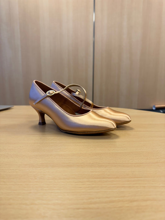 ICS RoundToe SingleStrap - Peach Satin - Size 5 - Wide