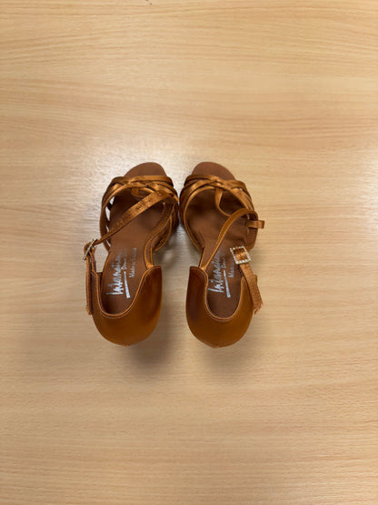 Bela - Tan Satin - Size 2.5 - Regular