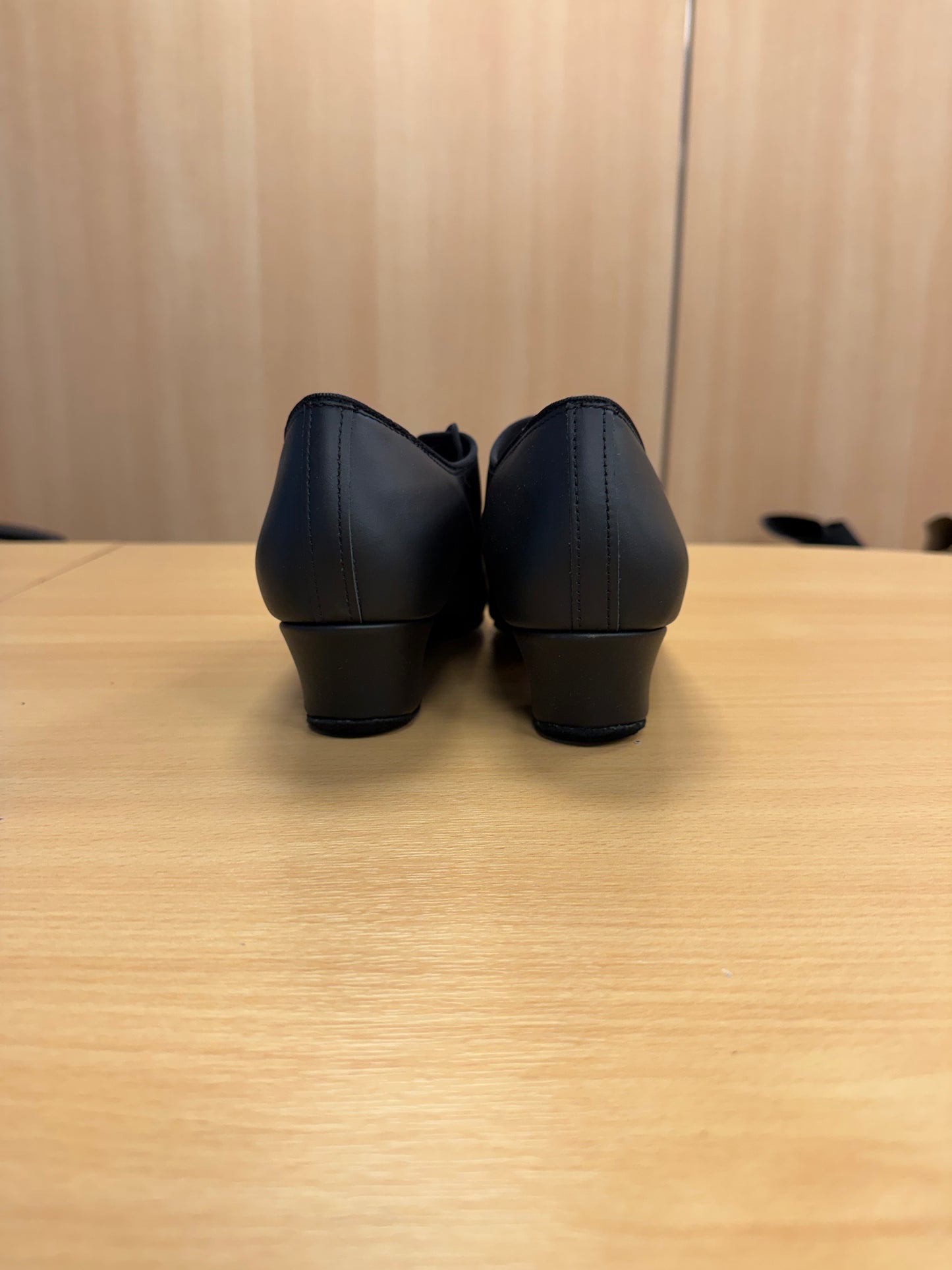 Rumba - Black NotCalf- Size 8.5 - Regular