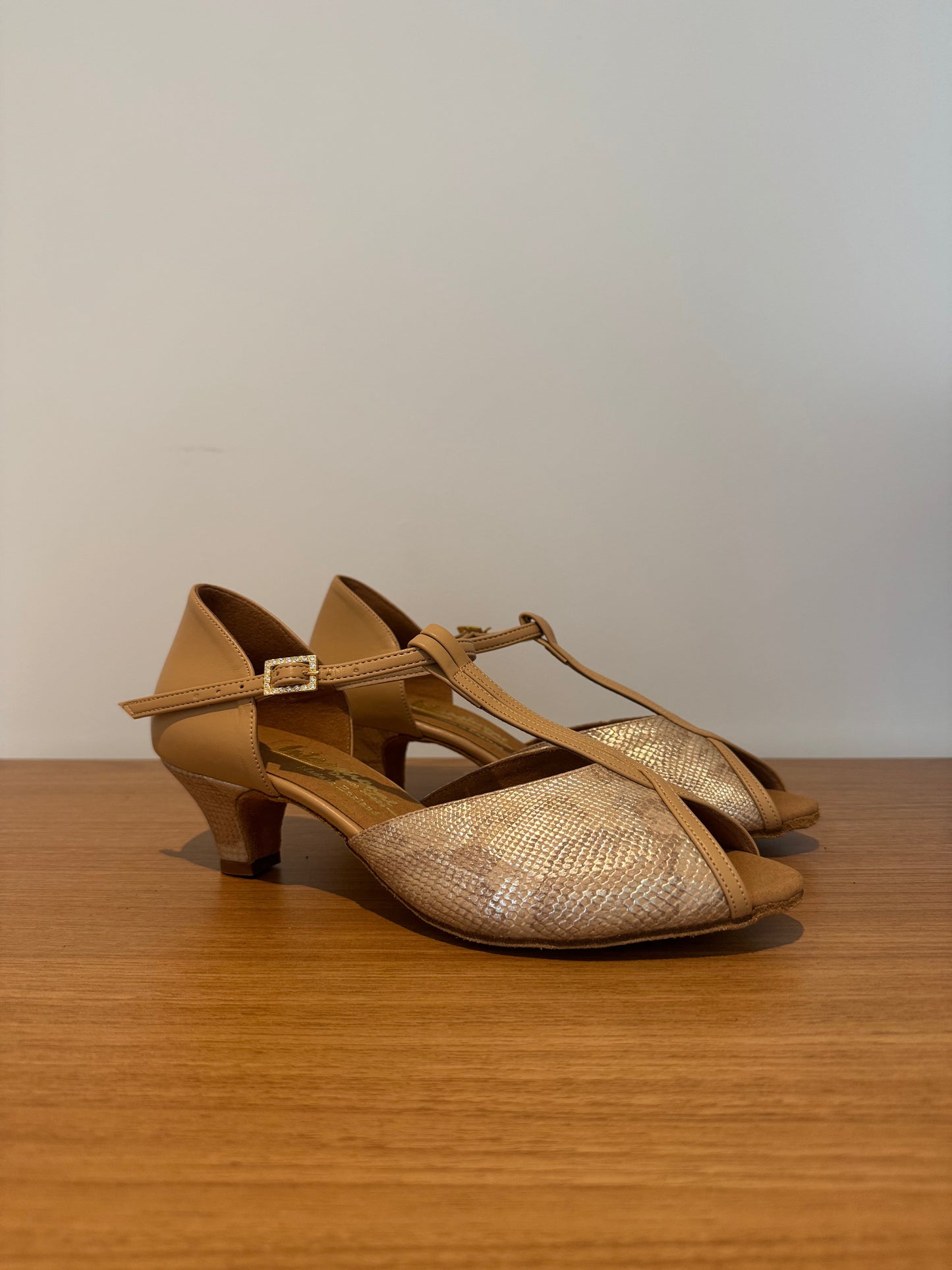 Vienna - Beige/BeigeSnake - Size 5.5 - Wide