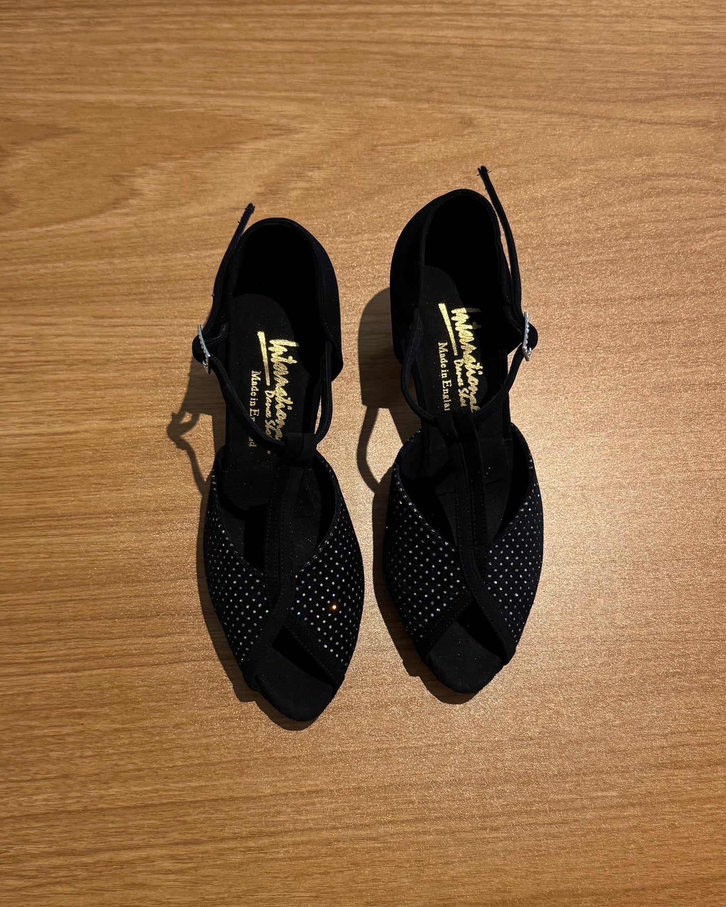 Vienna - BlackNubuck/BlackSilverHologram - Size 4 - Regular