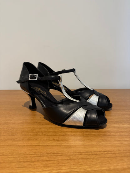 2002 - Black/SilverEmpire - Size 4.5 - Regular