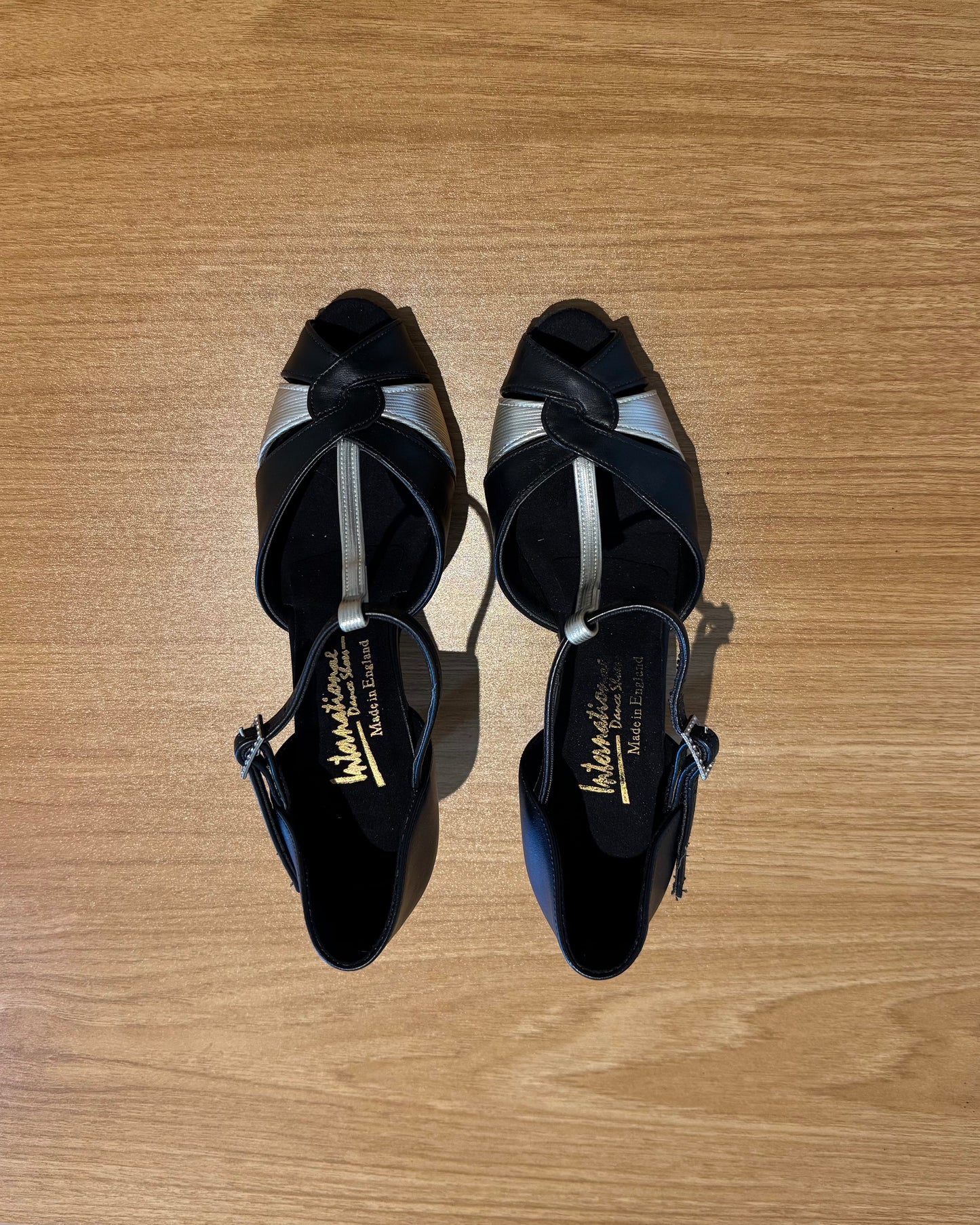 2002 - Black/SilverEmpire - Size 4.5 - Regular