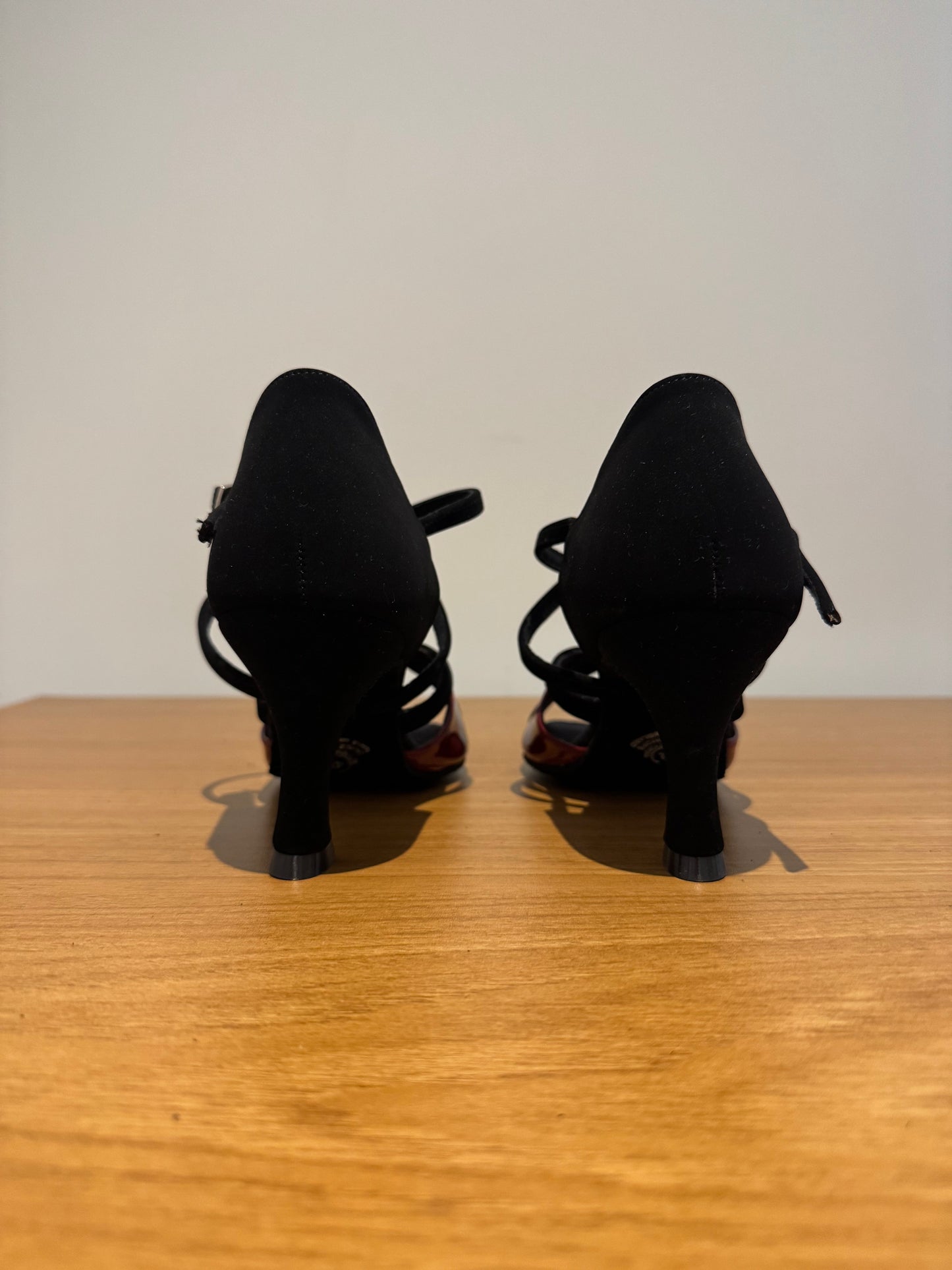 Bianca - BlackNubuck/MerlotPatent - Size 4.5 - Regular