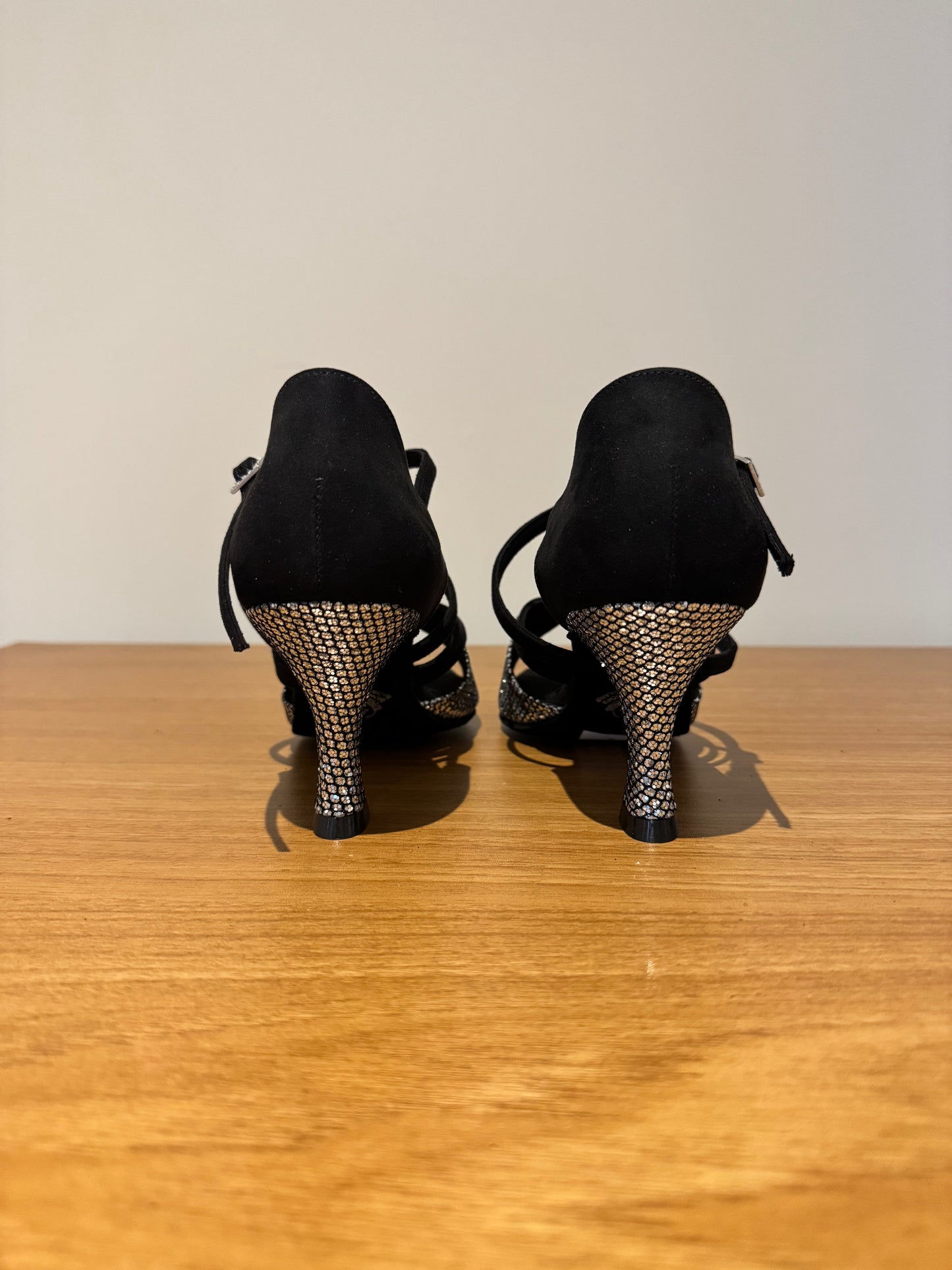 Bianca - BlackNubuck/SilverGlitterLace - Size 4.5 - Regular