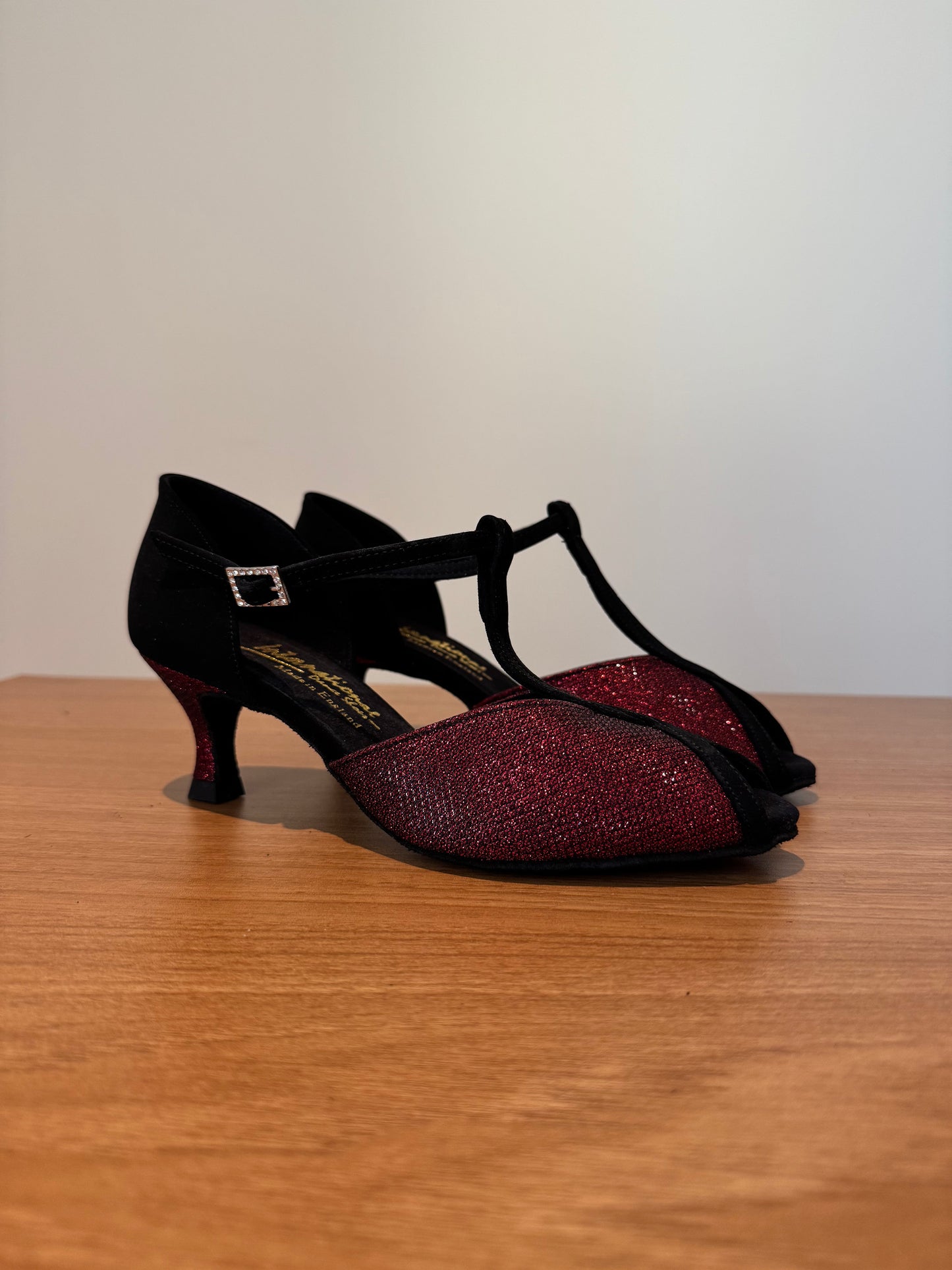 Vienna - BlackNubuck/RedGlitter - Size 4.5 - Regular
