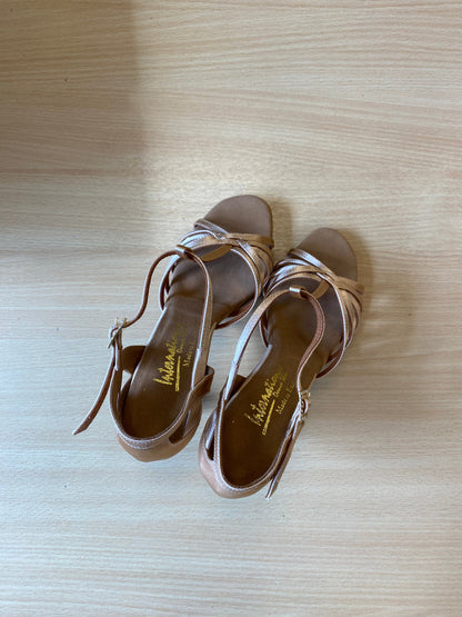 Lucia - Peach Satin (Size 6.5N)