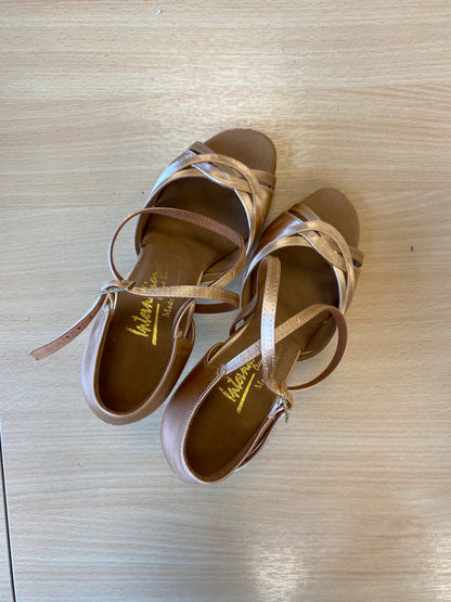 Mia - Peach Satin (Size 4.5W)