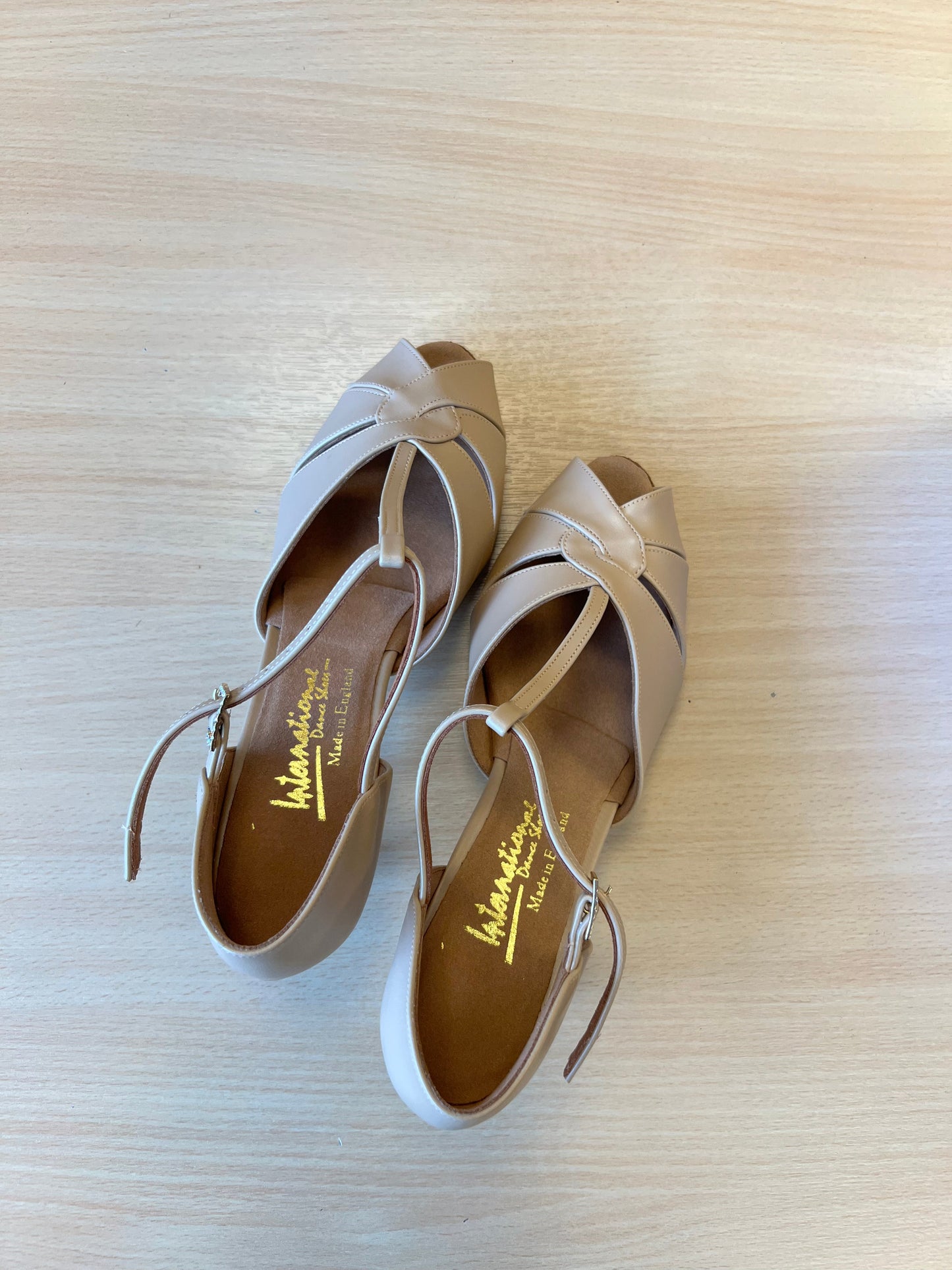 2002 - Beige NotCalf (Size 7)