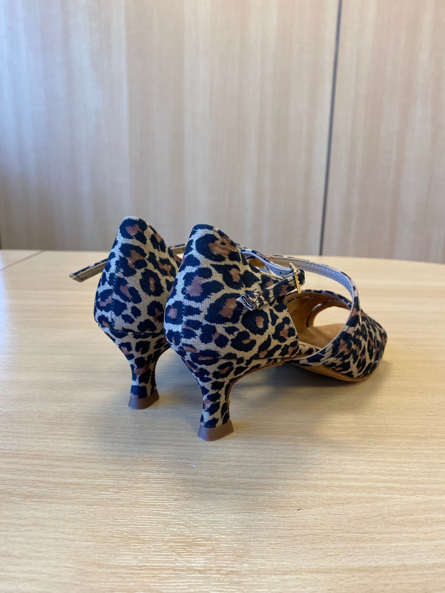 Mia - Leopard Vegan (Size 6)