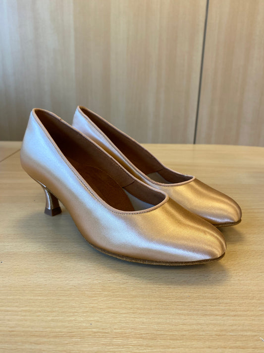 ICS RoundToe - Peach Satin (Size 4)