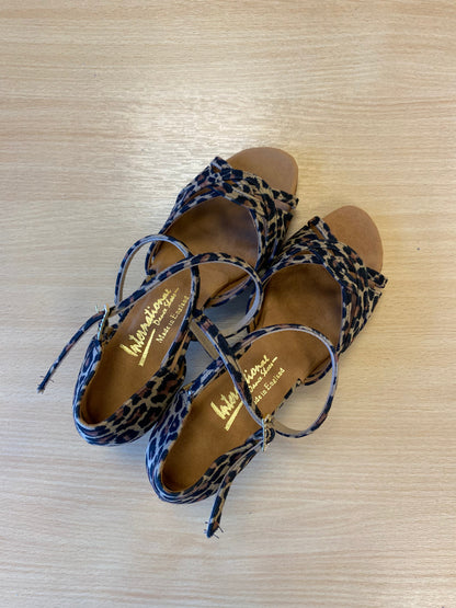 Mia - Leopard Vegan (Size 6)