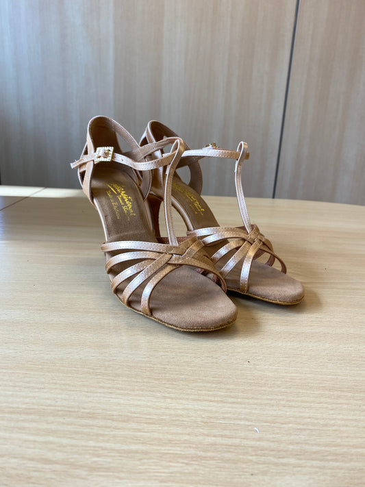Lucia - Peach Satin (Size 6.5N)